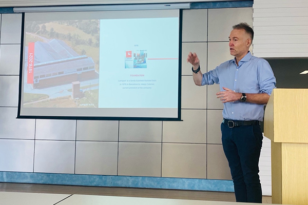 بوڈا گروپ مختلف ہنر کی تربیت کے لیے ہر ہفتہ کو یومِ مطالعہ کے طور پر استعمال کرتا ہے۔